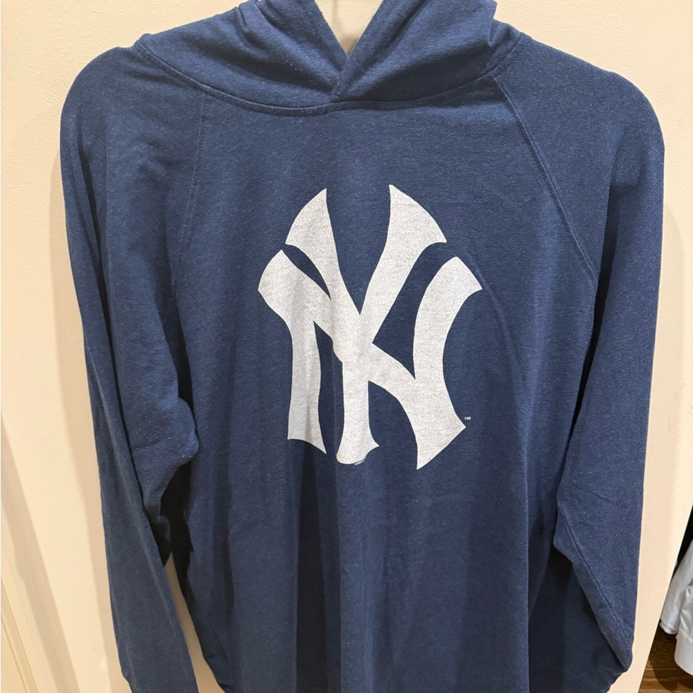HOMAGE lightweight Men’s NY Yankees Navy Hoodie with White Logo